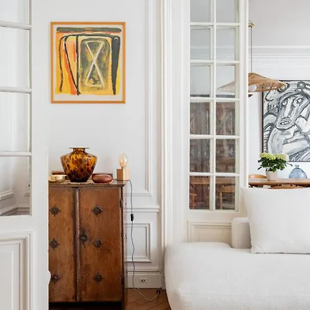 Veeve - Serene Symmetry Paris